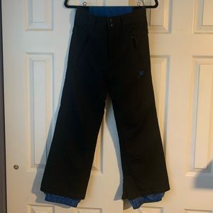 BOYS DC Shoe Co. Black snowboard pants with blue lining. Size: Medium